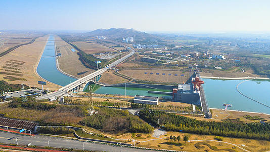4K航拍中国南水北调超级工程枢纽视频的预览图