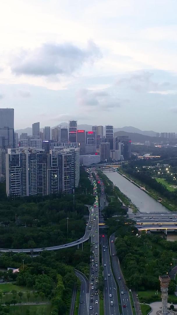 深圳湾道路交通航拍视频的预览图