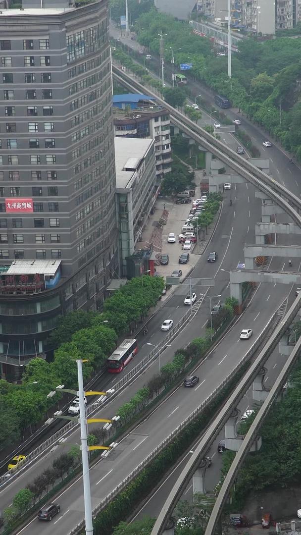 重庆网络名人横向交错轻轨视频的预览图