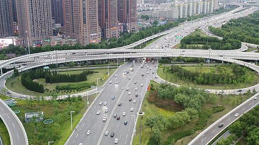 河南郑州城市交通航拍4K视频视频的预览图