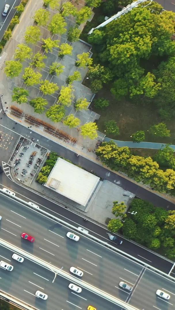 航拍城市风景十字街道立体交通道路交通素材视频的预览图