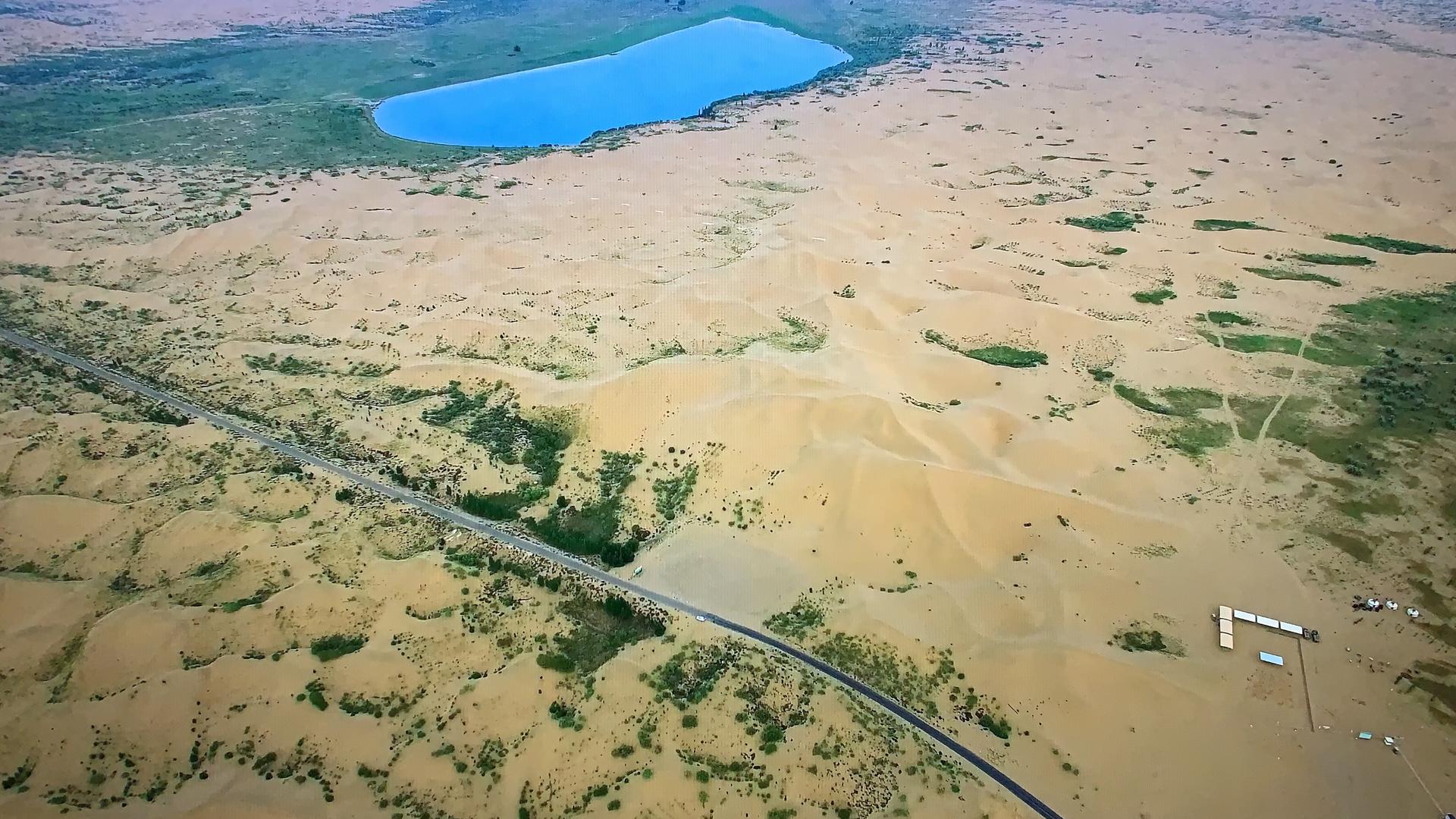 沙漠湖泊视频的预览图