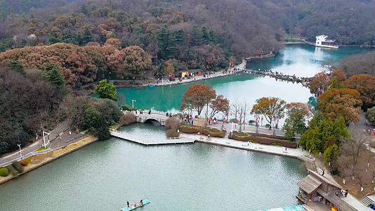 4K航拍南京市AAAA级旅游景区珍珠泉4视频的预览图