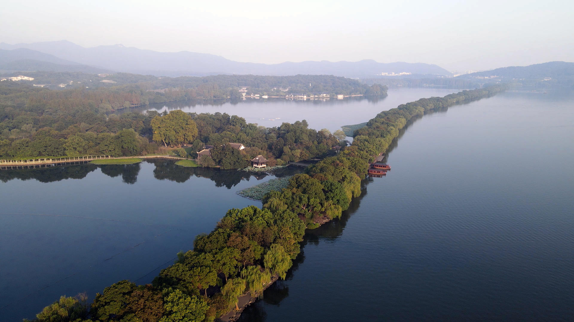 航拍杭州西湖视频的预览图