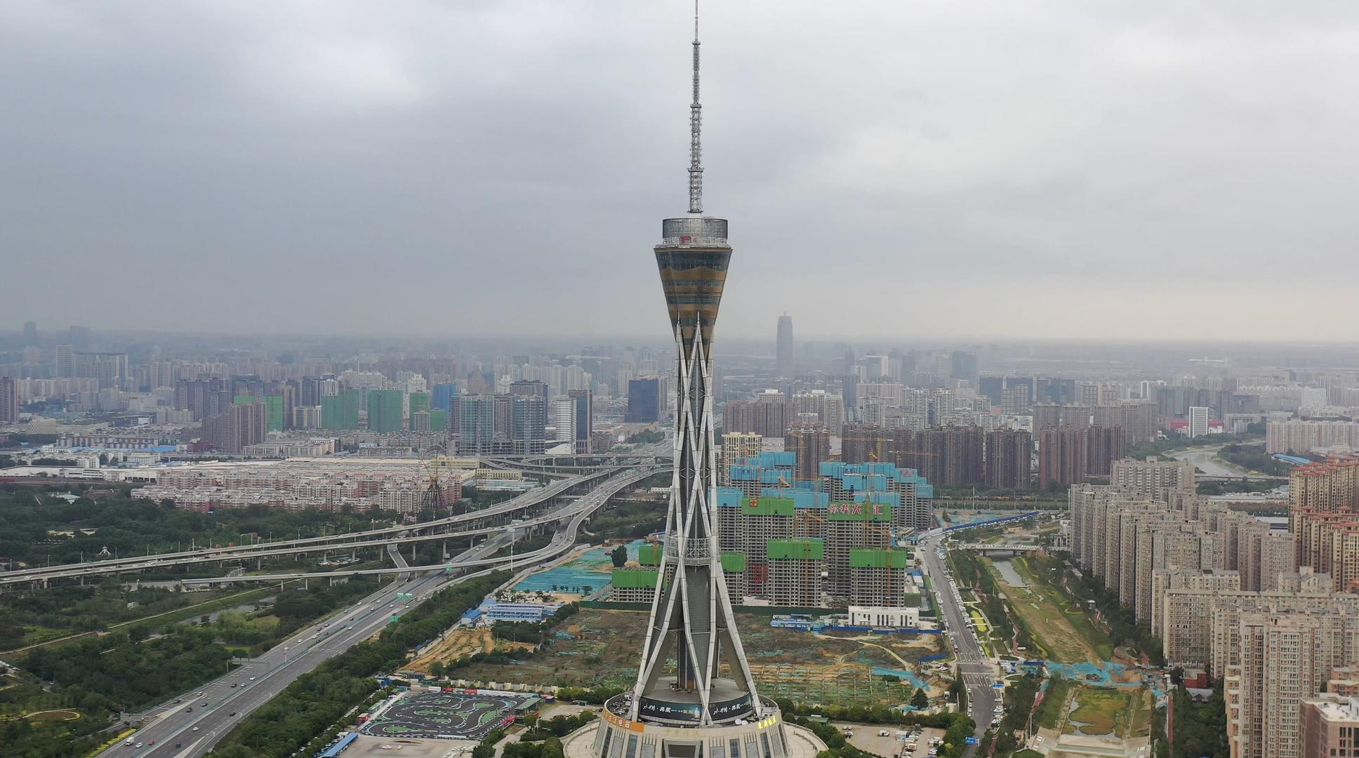 郑州中原福塔航拍4K视频视频的预览图