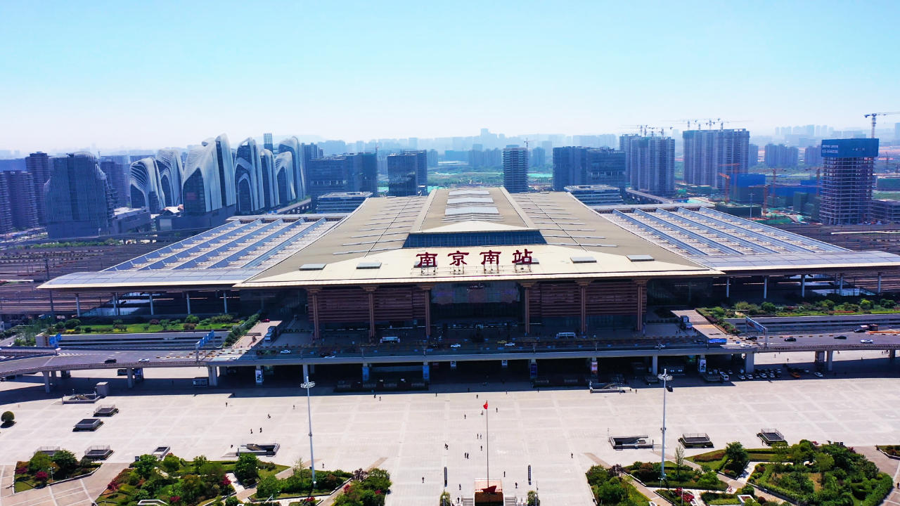 4k航拍南京商务中心俯视