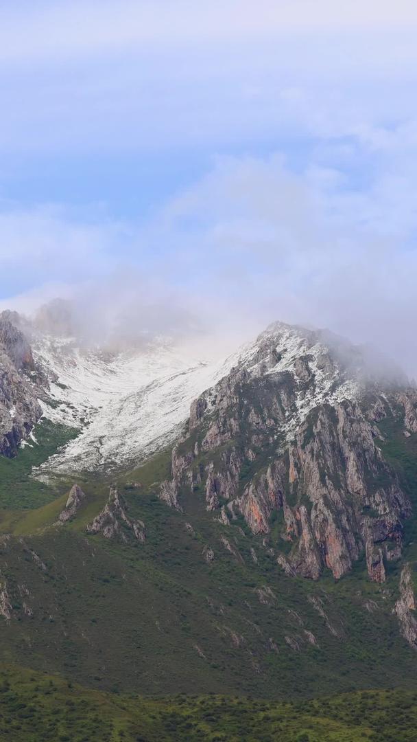 高海拔雪山山峰特写延时视频视频的预览图