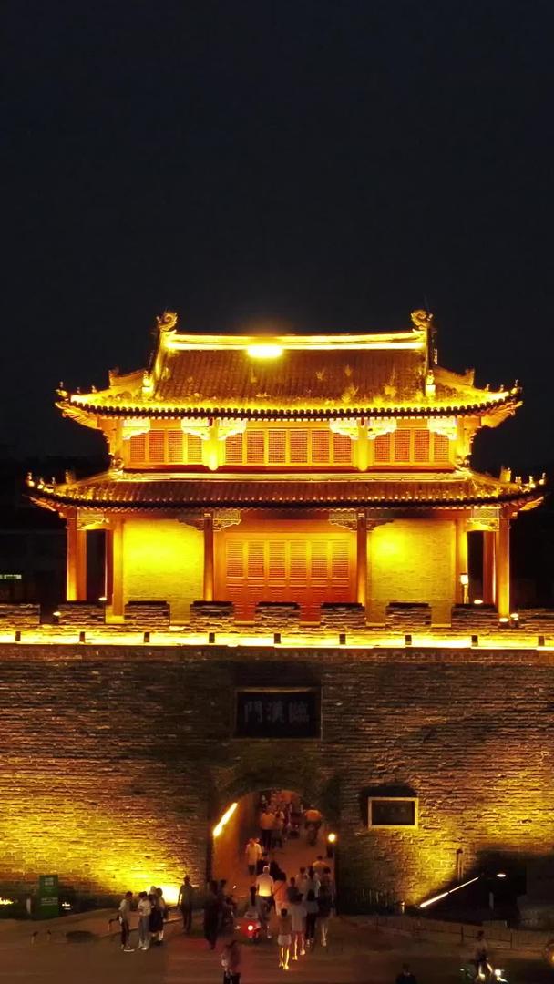 湖北襄阳三国历史名城墙夜景视频的预览图