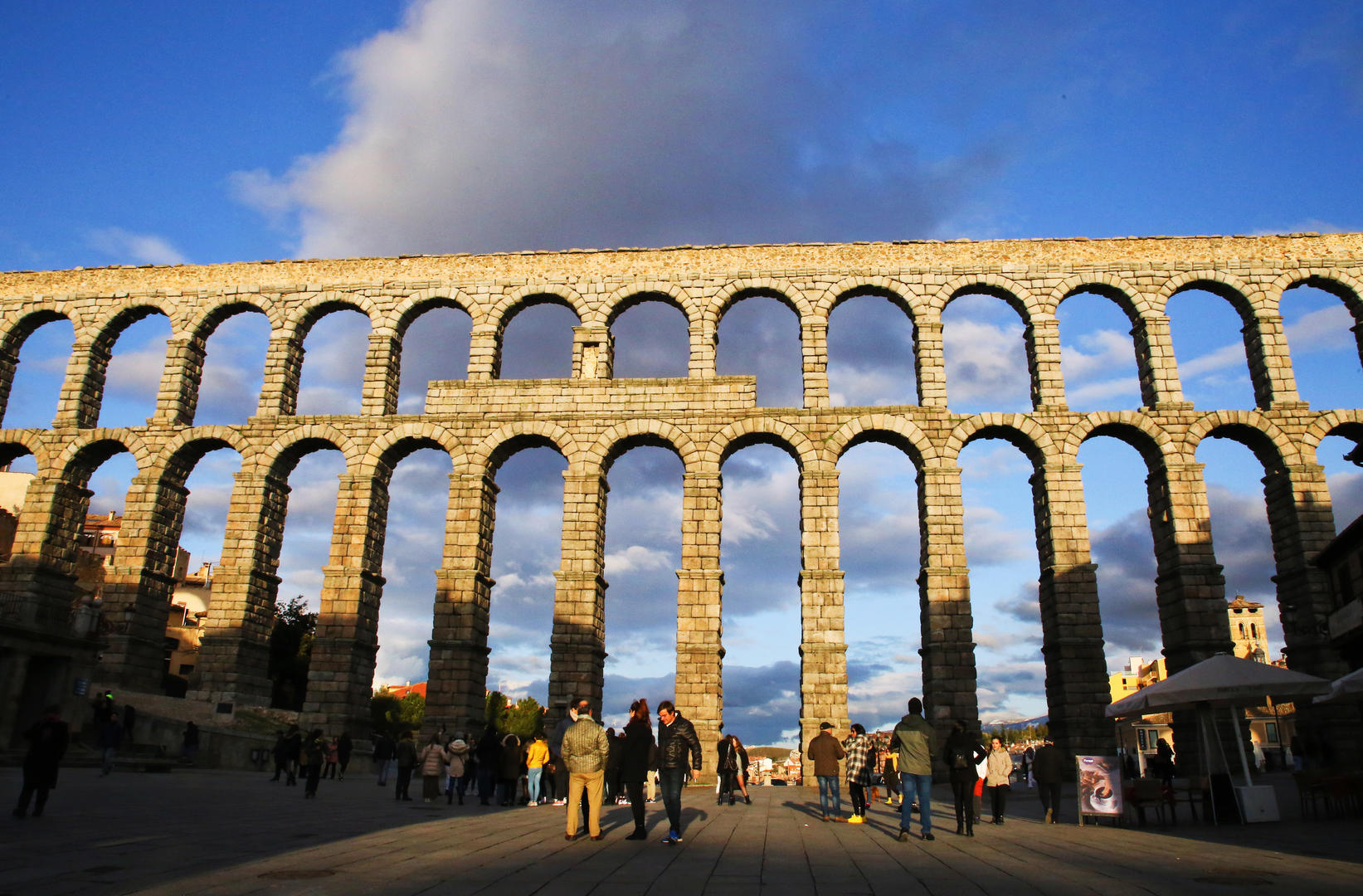西班牙塞戈维亚标志性建筑古罗马渡槽视频的预览图
