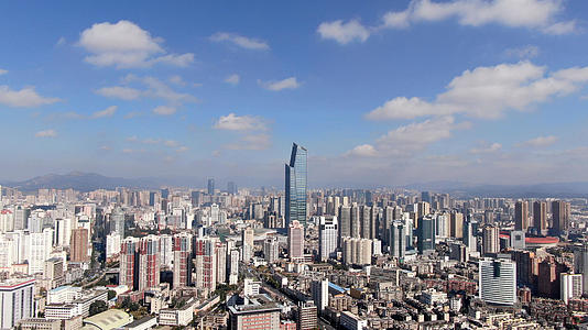 航拍云南昆明城市天际线全景视频的预览图