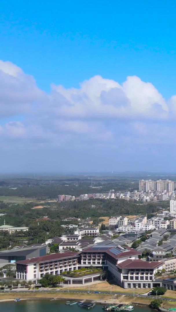 海南博鳌度假镇高空环绕航拍延迟视频的预览图