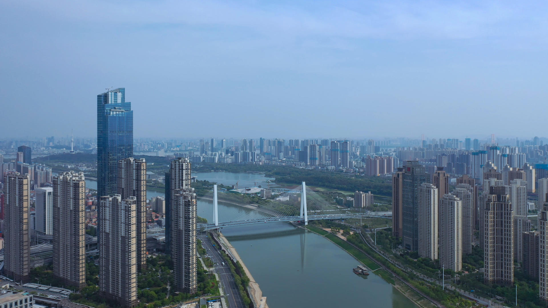 航拍武汉城市天际线汉江月湖桥江景4k素材视频的预览图