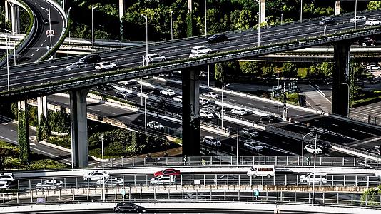 8K实拍城市高架桥交通车流延时摄影视频的预览图