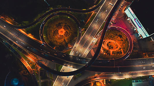 航拍风光城市夜景交通道路色彩灯光4k素材视频的预览图