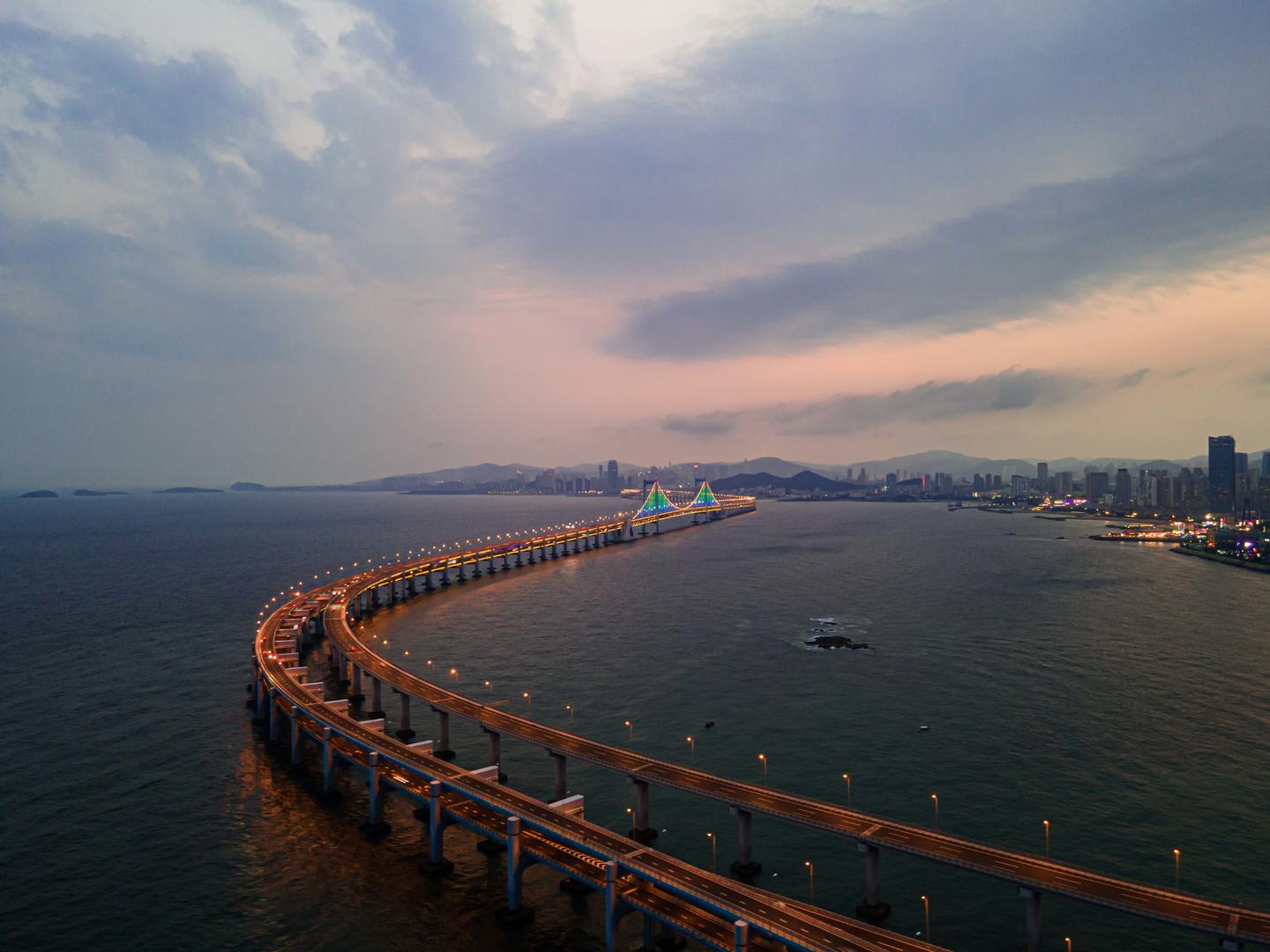 大连星海大桥日落延时8K视频的预览图