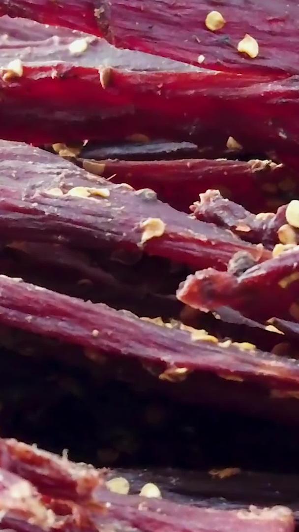风干牛肉干新疆传统小吃视频的预览图