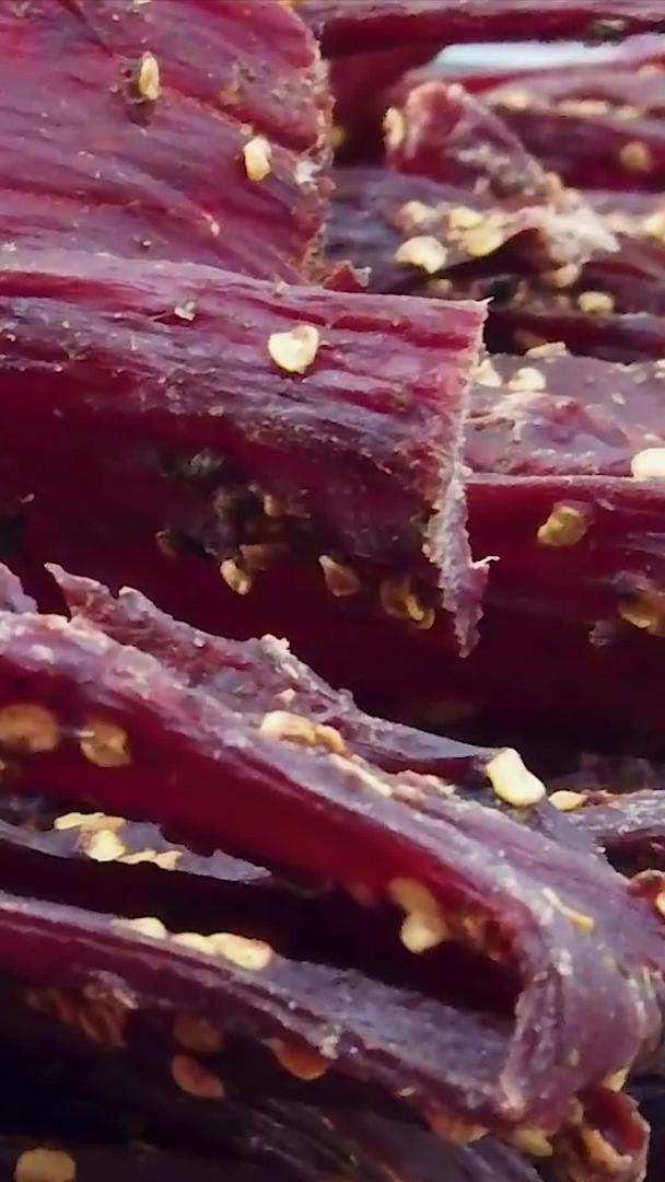 风干牛肉干新疆传统小吃视频的预览图