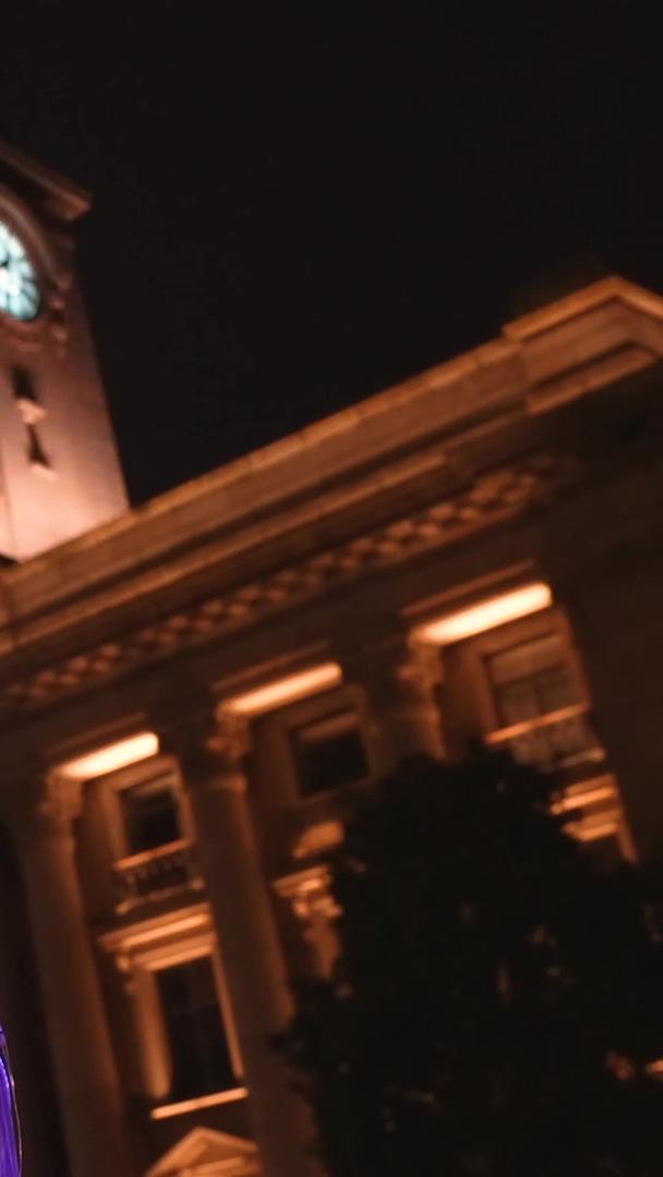 材料慢镜头升格拍摄城市地标建筑钟楼气球夜景街景视频的预览图