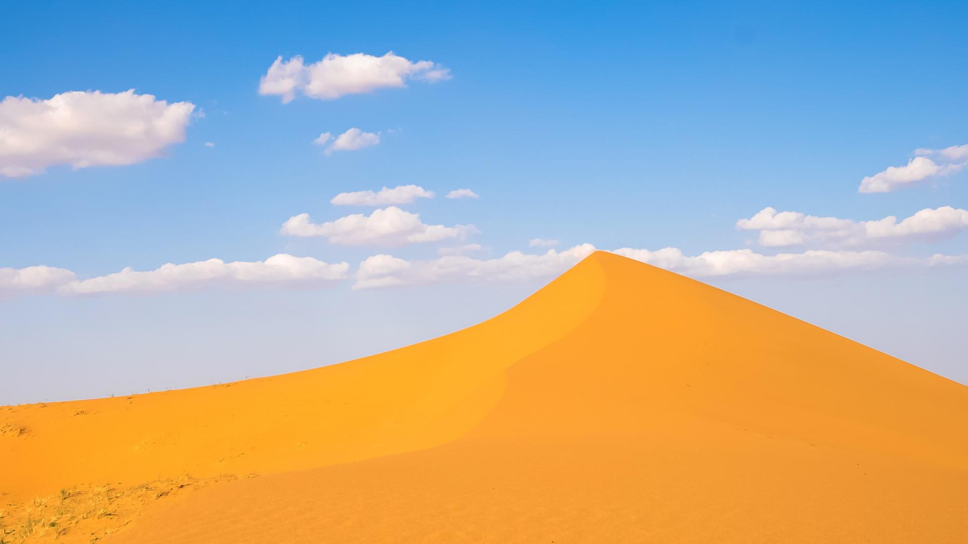 8K沙漠宣传素材好天气蓝天白云延时视频的预览图