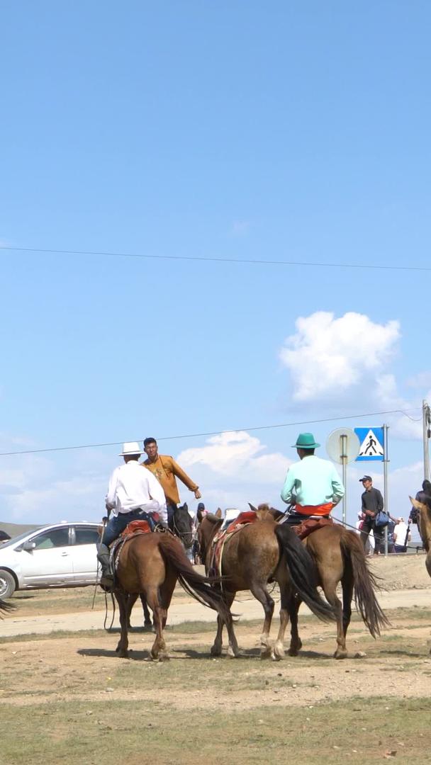 蒙古牧民骑马少年集合集合视频的预览图