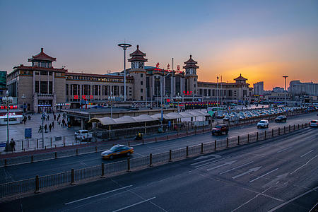 北京火车站交通车轨8K延时视频的预览图