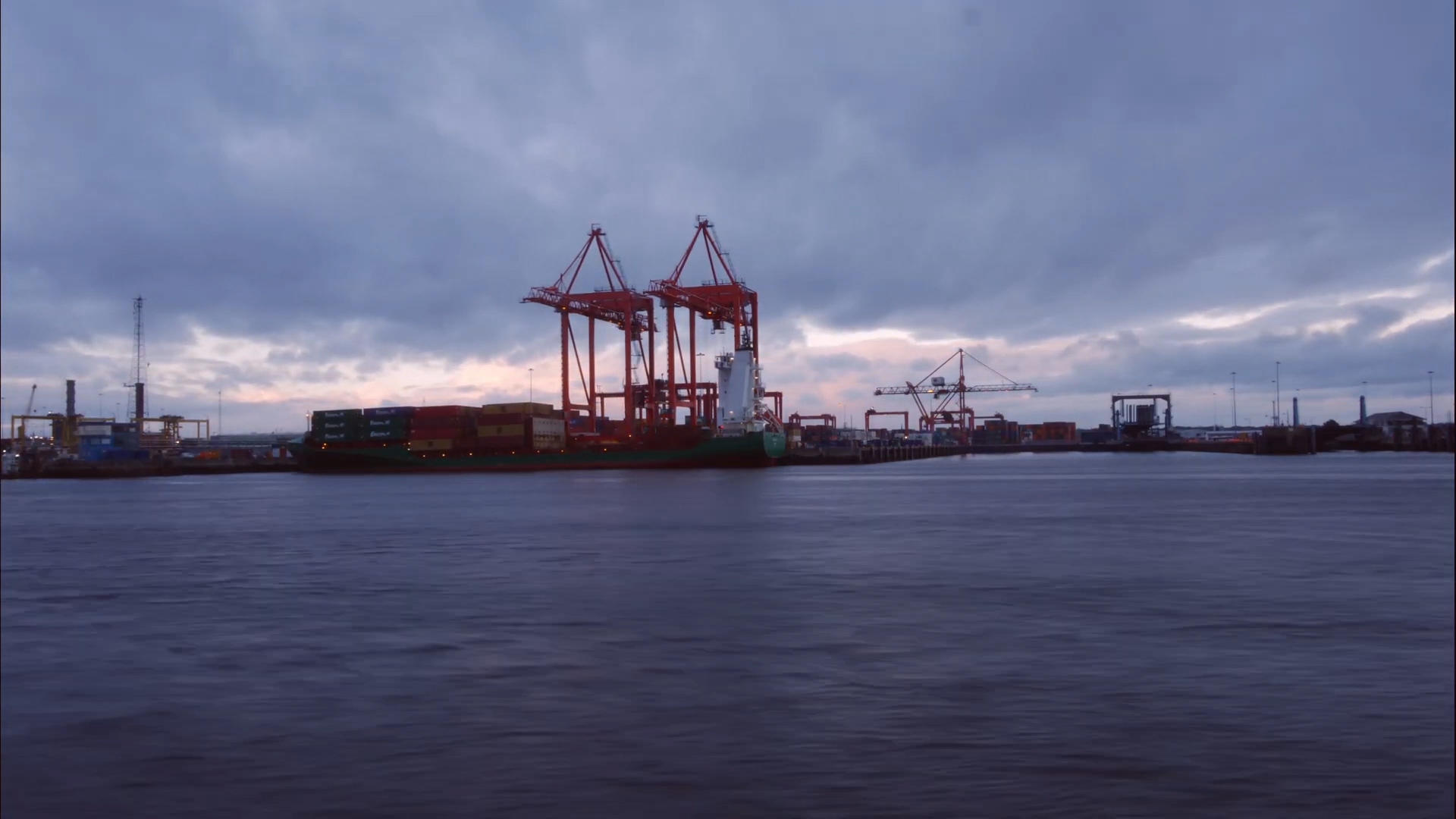 港口码头延时摄影视频的预览图