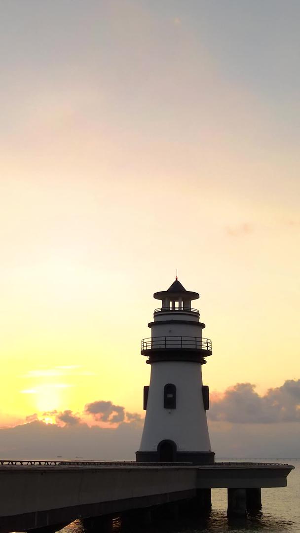 珠海海边爱情邮局灯塔日出延迟摄影视频的预览图