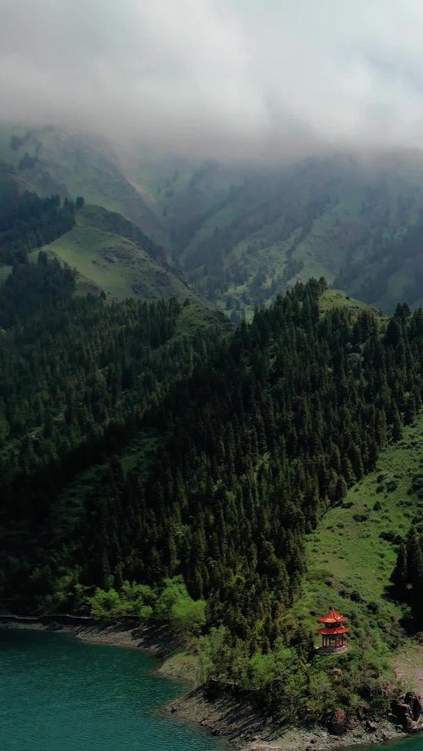 新疆天山天池景区航拍5A景区大天池及延绵山脉视频视频的预览图