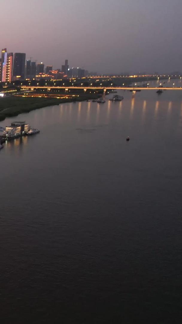 哈启航航空城市夜景客运轮渡旅游码头等游船素材视频的预览图