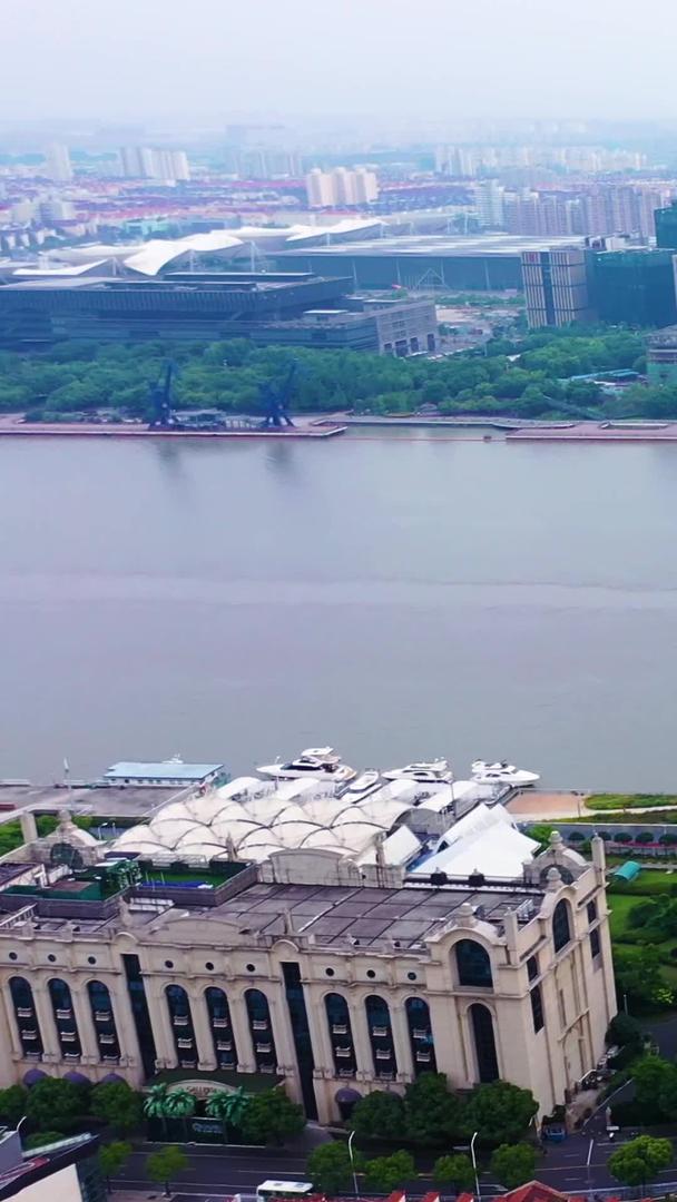 上海卢浦大桥航拍视频的预览图