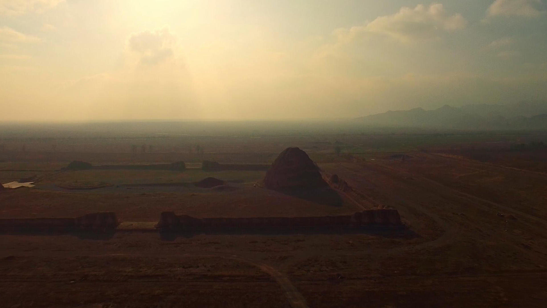 日落下的宁夏西夏王陵视频的预览图