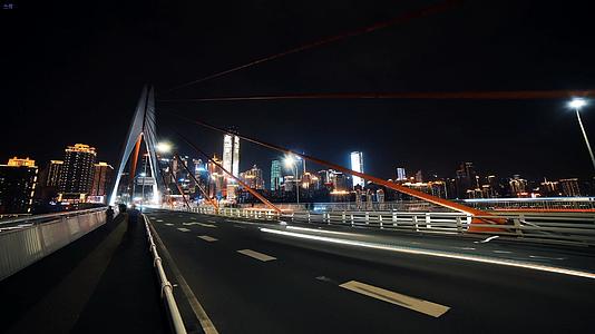 4K延时重庆大桥夜景车流视频的预览图