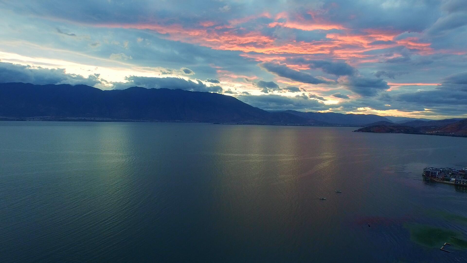 云南洱海夕阳视频的预览图