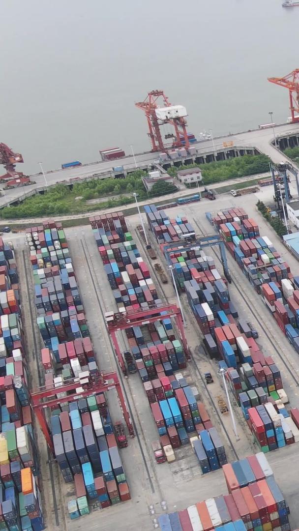 航空码头集装箱制造工业货运材料视频的预览图