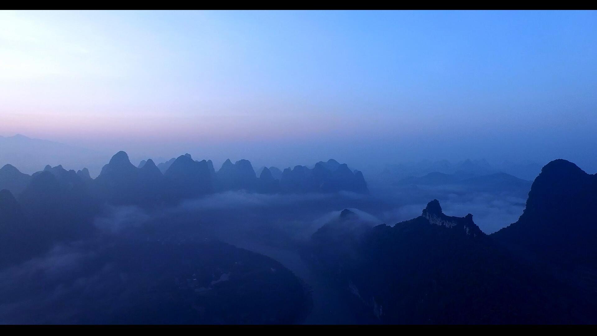 晨暮夏的桂林山水航拍全景视频的预览图