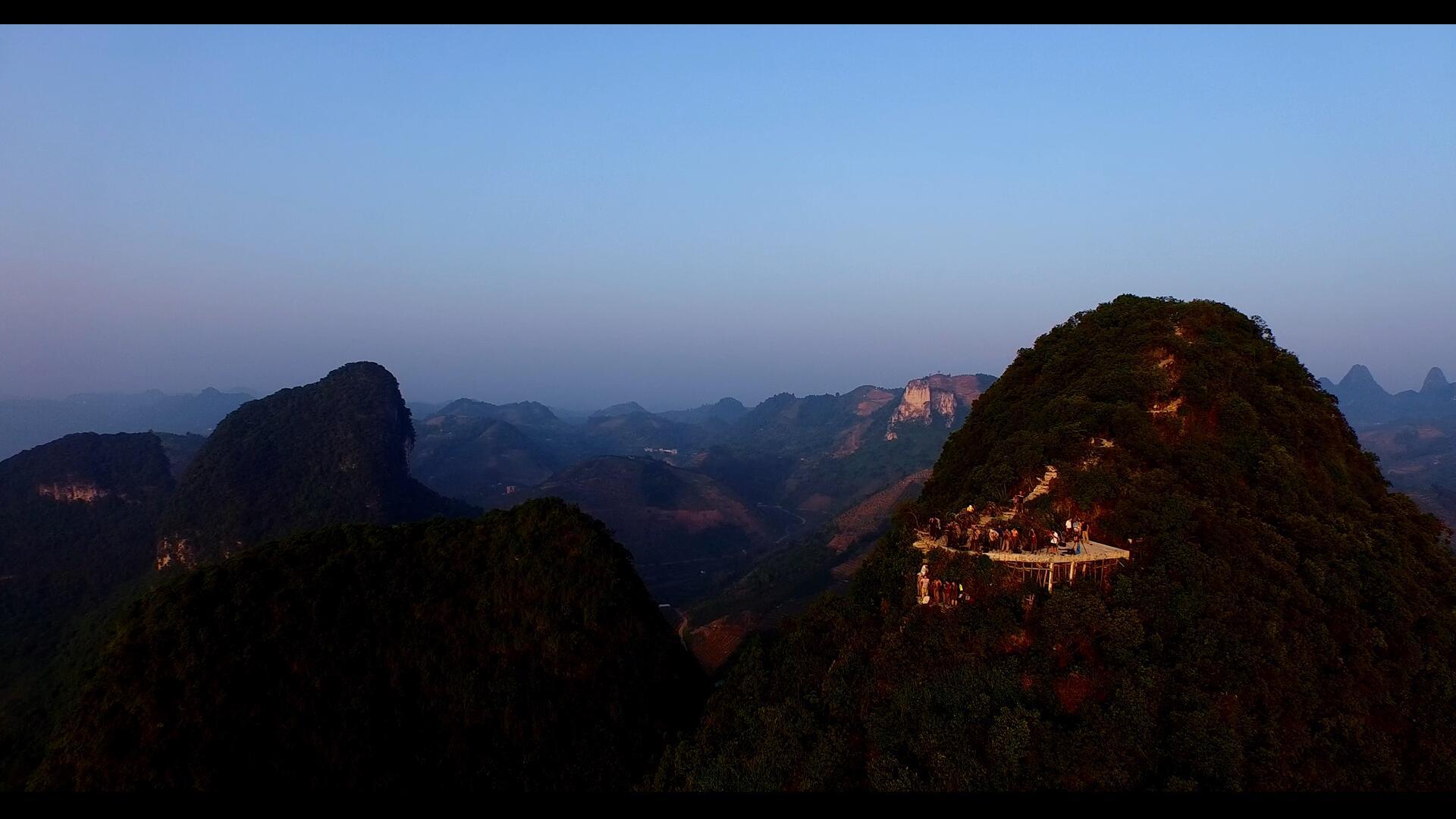 观景台航拍桂林山水视频的预览图