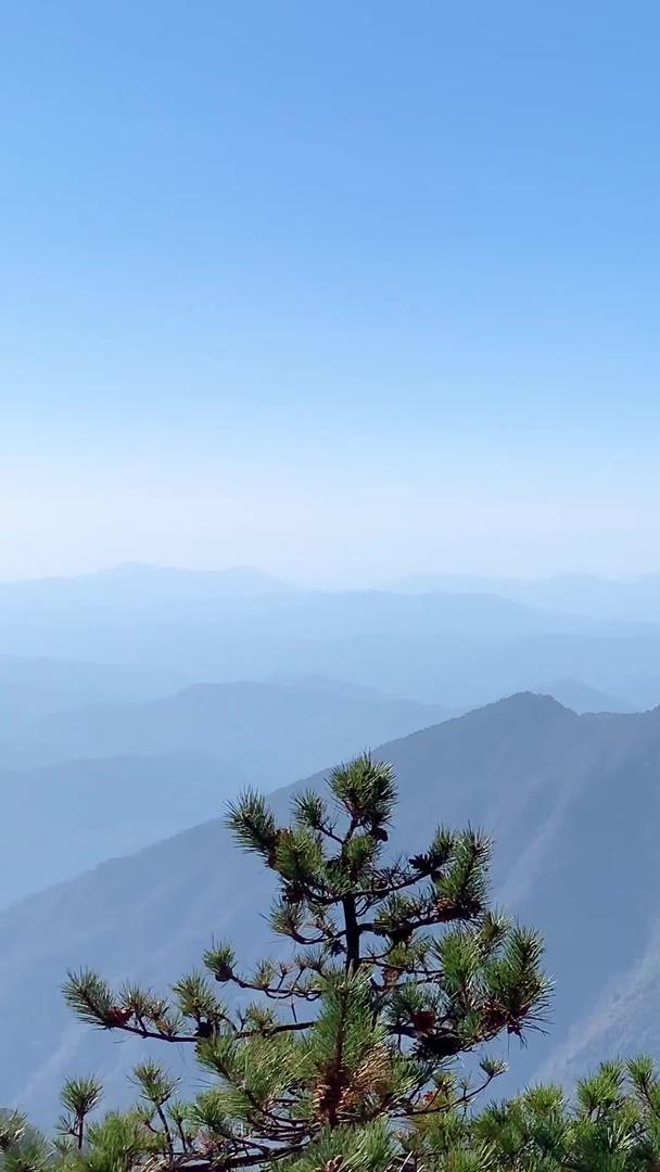 安徽省黄山风景区莲花峰最高峰视频视频的预览图