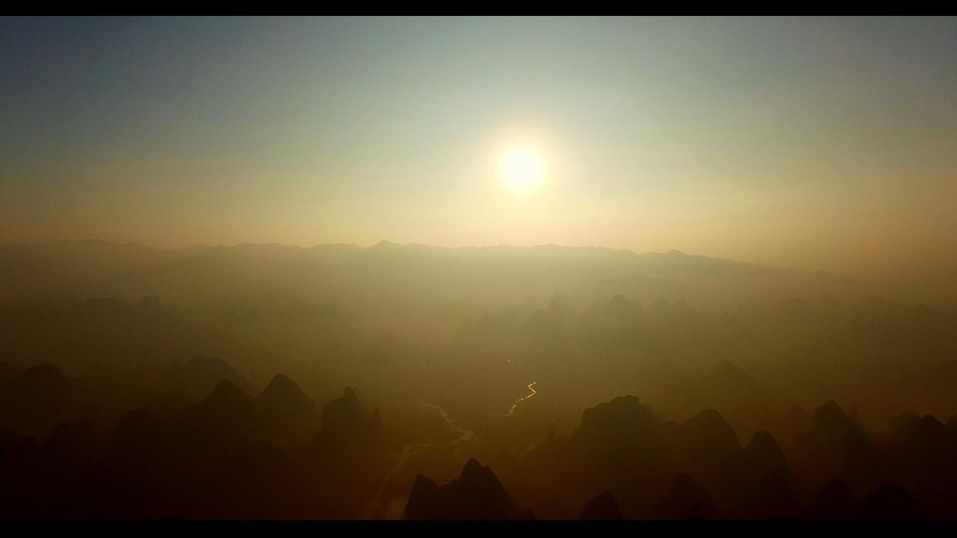 黄昏中的桂林山水视频的预览图