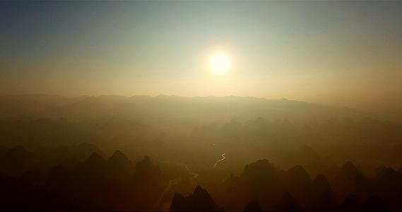 黄昏中的桂林山水视频的预览图