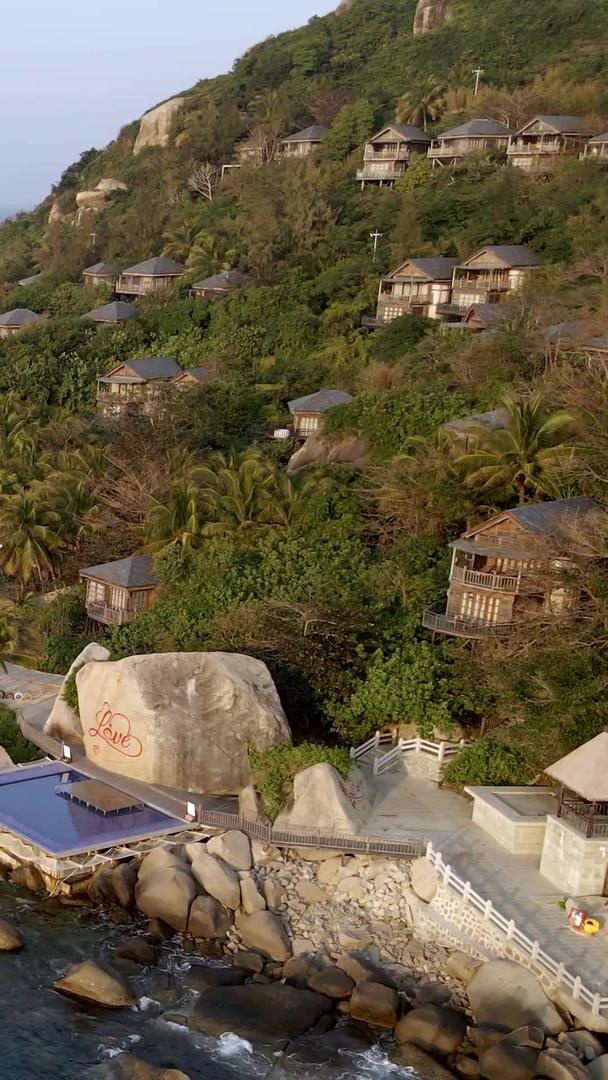 三亚分界洲岛5A景区民居海浪航拍视频的预览图