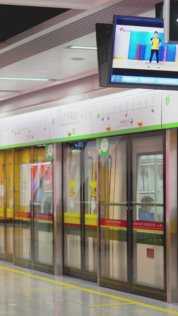 广州城市地铁运行环境视频的预览图