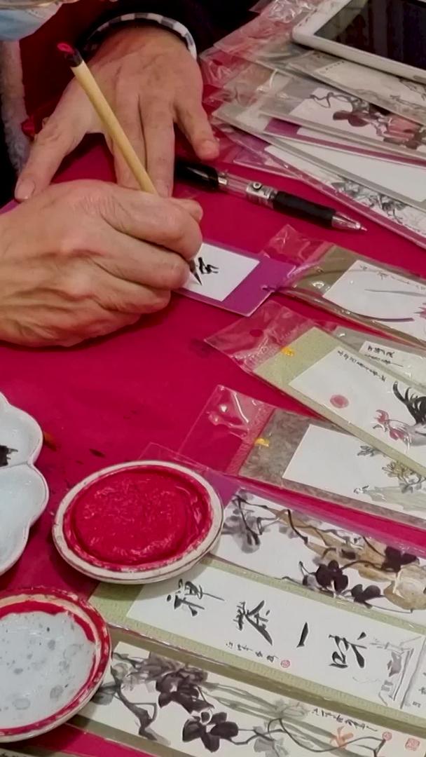 中国传统节日春节元宵节庙会游园会传统手绘书签视频素材视频的预览图