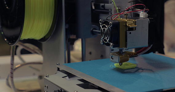 3d用塑料打印机打印3D模型视频的预览图