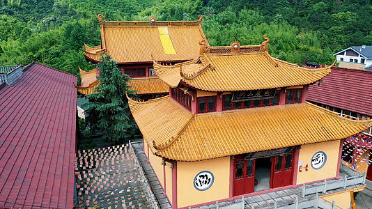 4K航拍杭州古代名刹天竺三寺视频的预览图