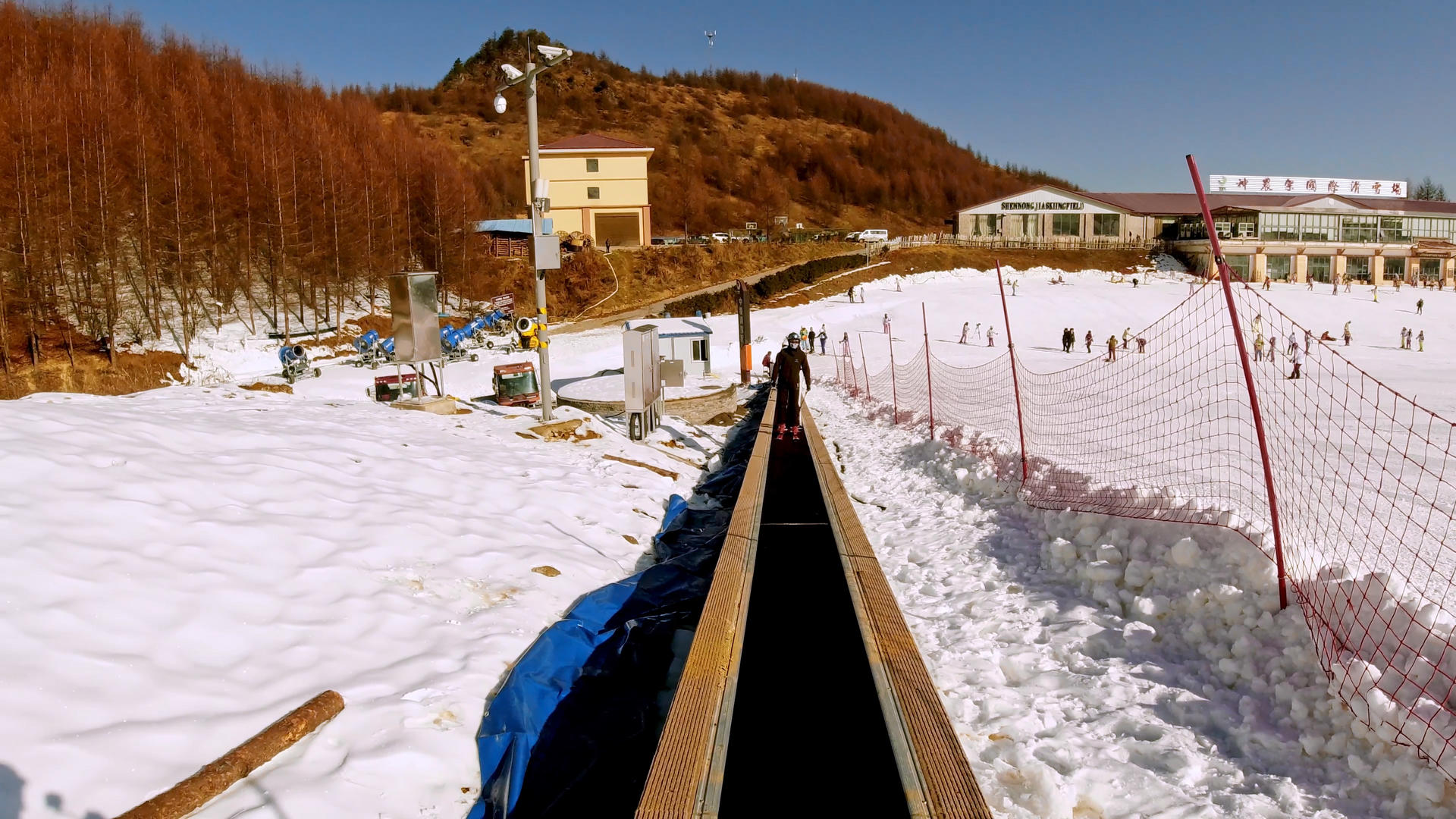 滑雪场的滑雪道视频的预览图