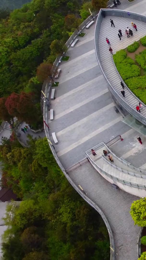 航拍5A级龙缸景区悬崖云廊桥视频的预览图