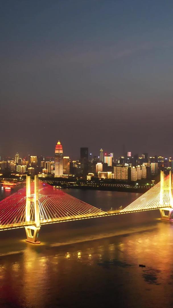 航拍城献礼建党100周年武汉长江二桥灯光秀表演素材视频的预览图