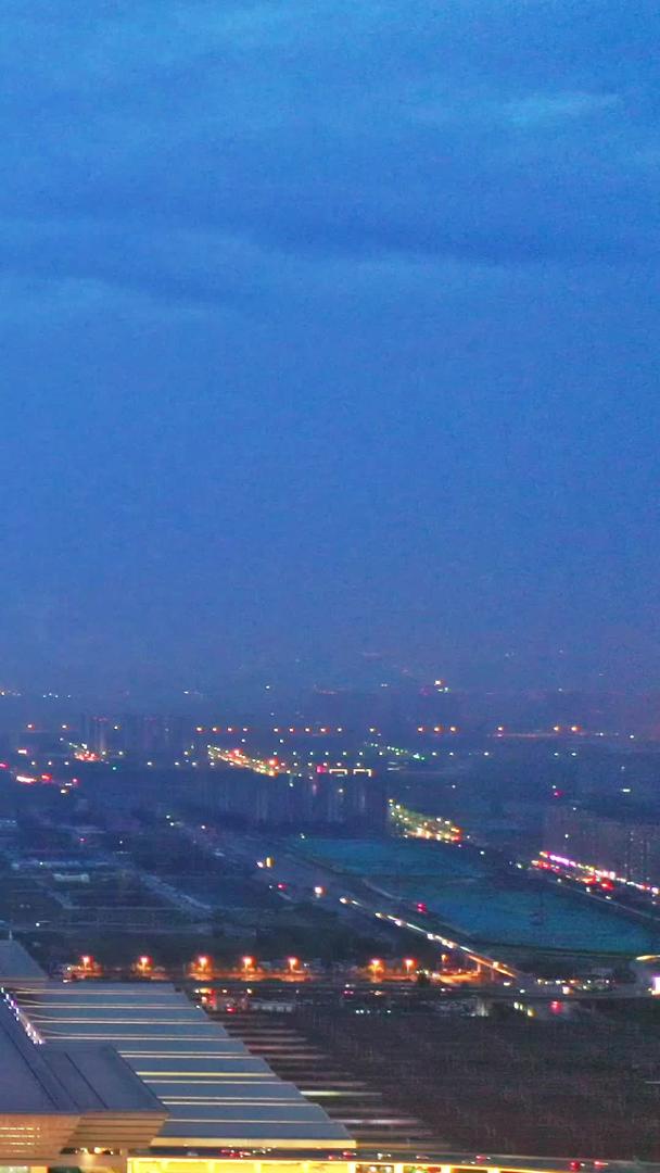 夜景航拍郑州东站视频的预览图