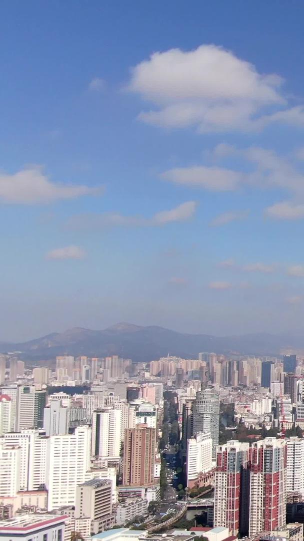 云南昆明城市天际线全景航拍视频的预览图