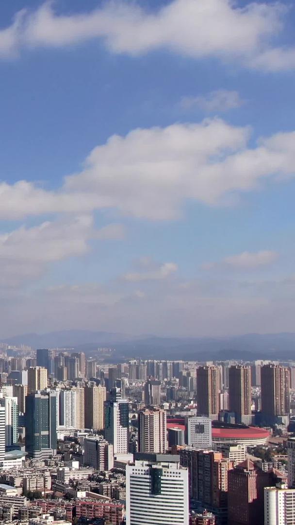 云南昆明城市天际线全景航拍视频的预览图